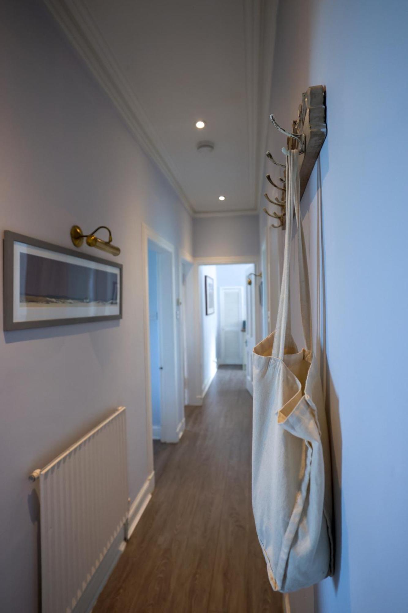 Three Oban Apartment Екстериор снимка