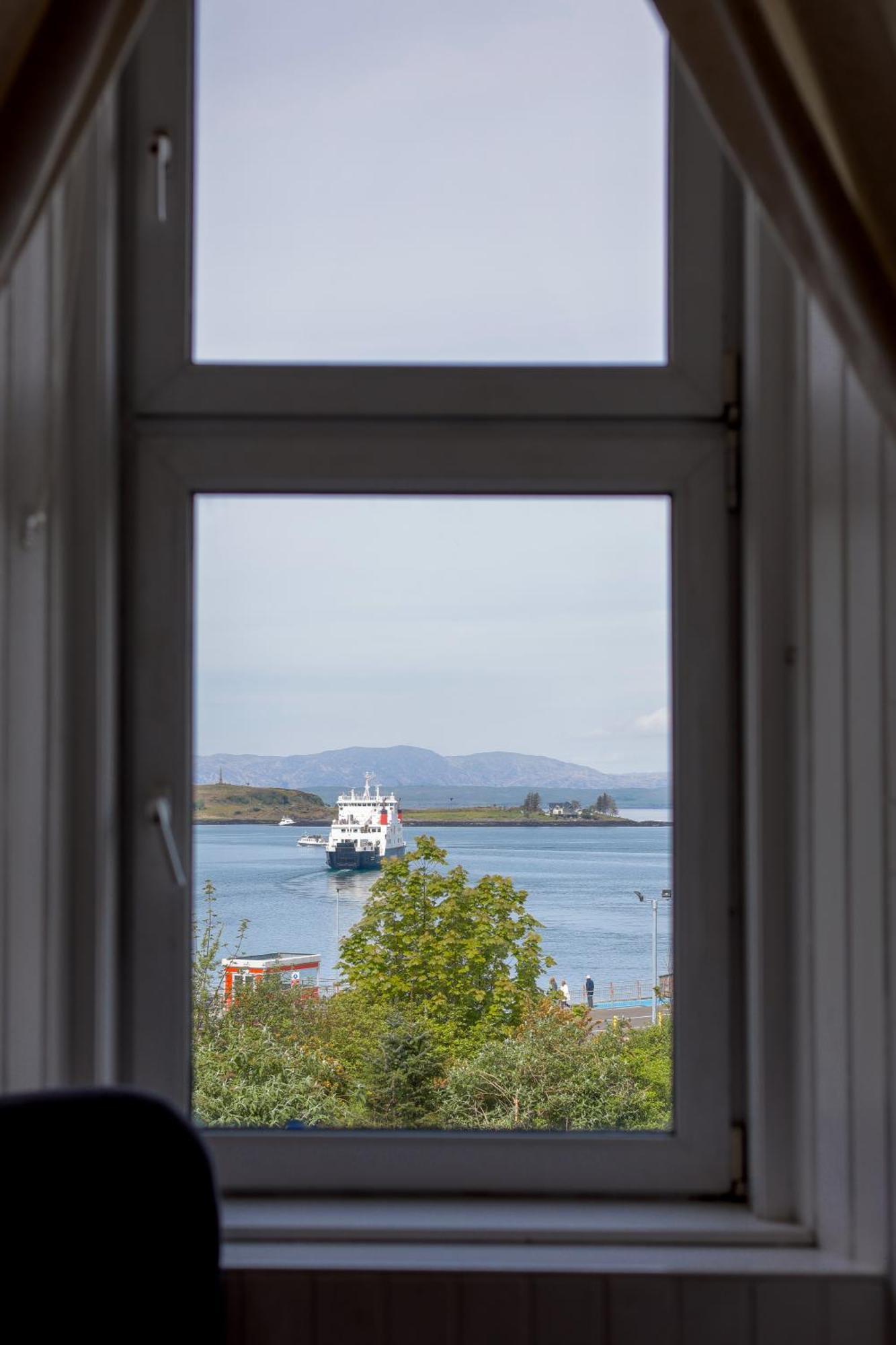 Three Oban Apartment Екстериор снимка